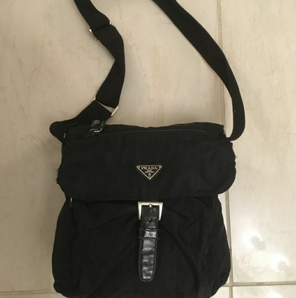 Prada Vela - Authentic